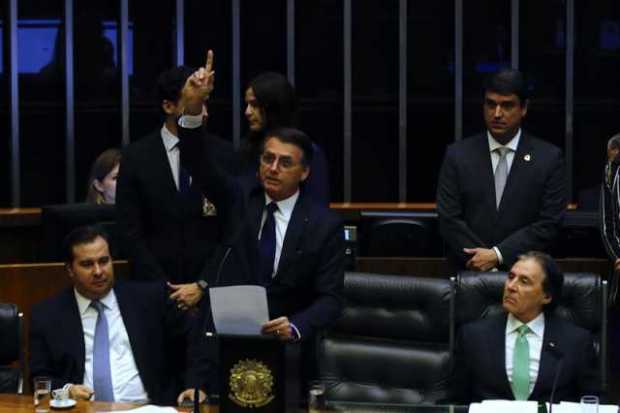 El ultraderechista Jair Bolsonaro juró como nuevo presidente de Brasil