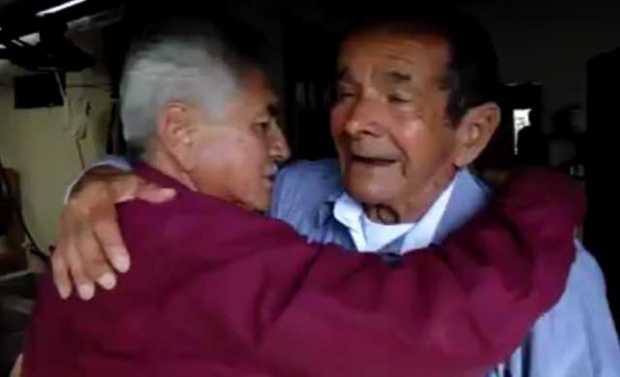 Un abrazo que esperó 55 años