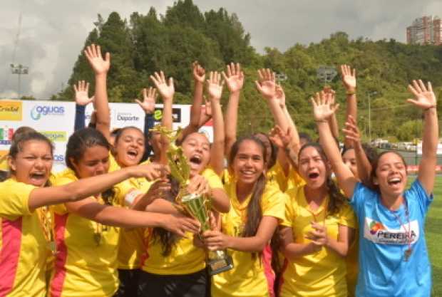 Jega Aguardiente Cristal, campeón del Nacional de Fútbol Femenino en la Feria de Manizales. El equipo se coronó en la definición
