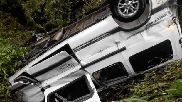 El automotor cubría la ruta Ibagué – Montenegro. Se dirigía al Parque del Café y llevaba a bordo 16 pasajeros.