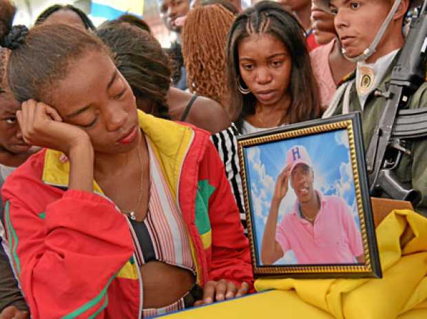 Foto | Colprensa | LA PATRIA  A Pradera, Valle del Cauca, llegó el cuerpo del cadete Luis Alfonso Mosquera Murillo, víctima del 