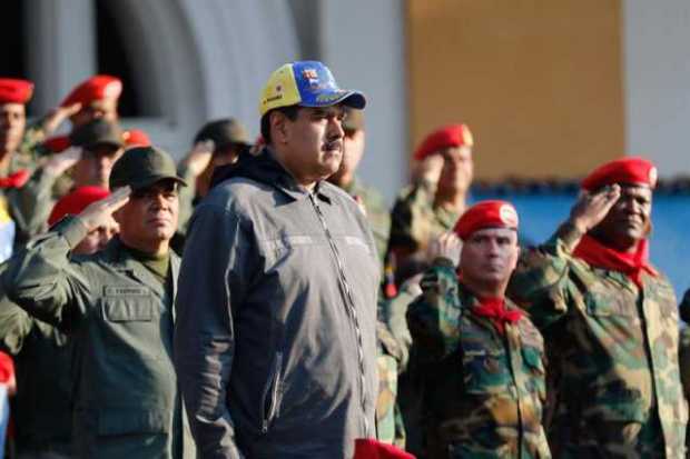  Nicolás Maduro (c), durante un acto de Gobierno con militares este lunes en Maracay (Venezuela)
