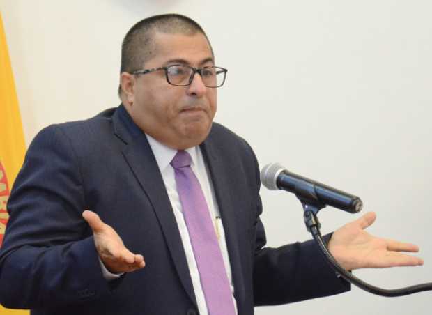 Alcalde de Manizales, José Octavio Cardona, justifica su contratación directa