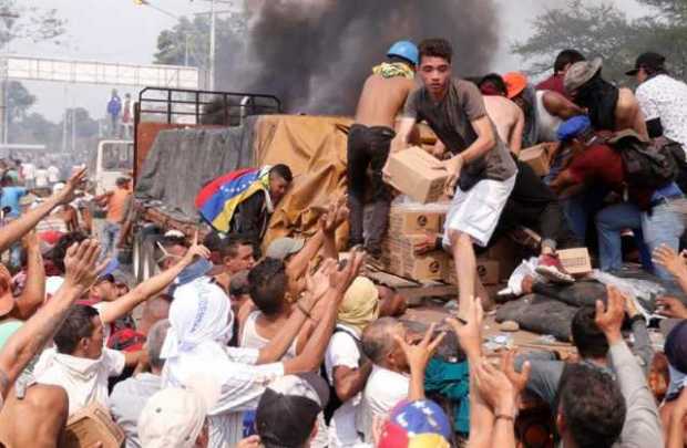 Ayuda humanitaria regresa a centro de acopio en Cúcuta 