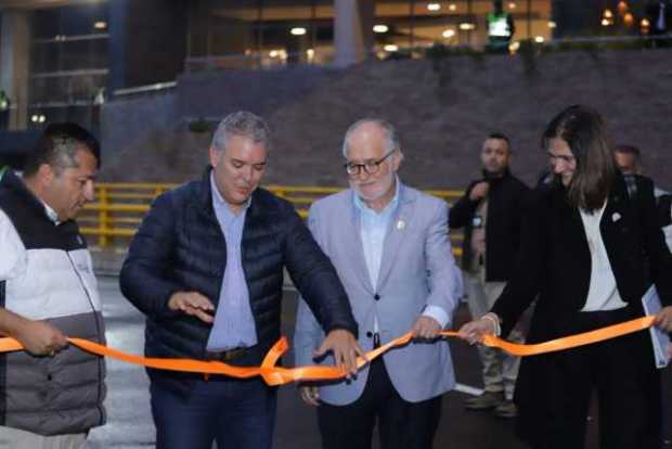 Alcalde de Manizales, Octavio Cardona; presidente, Iván Duque; gobernador de Caldas, Guido Echeverri, y ministra de Transporte, 