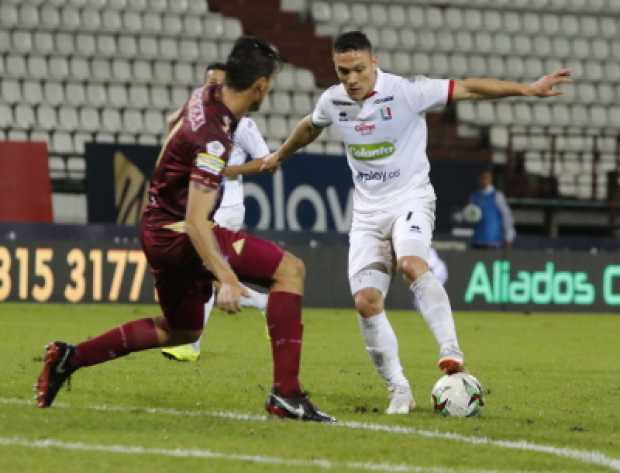 Javier Reina fue titular y celebró su primera anotación con el Once Caldas en la victoria del Blanco 2-1 ante el Tolima. 