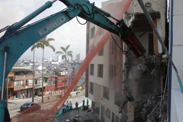 Siguen las restricciones viales en la Avenida Bernardo Arango 