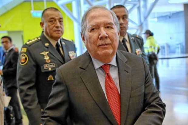 Guillermo Botero, ministro de Defensa, anunciará sanciones contra los implicados en hechos de corrupción en el Ejército. 