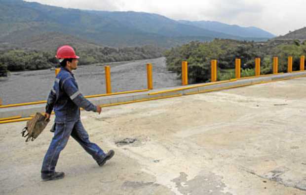 Un 50% de avances tiene la obra para conectar Puerto Salgar (Cundinamarca) con San Roque (Cesar). 