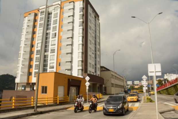 En esta construcción naranja adecuarán el nuevo CAI, cortesía del constructor del edificio residencial contiguo a la avenida Kev