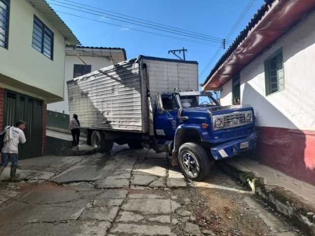 Camión chocó contra vivienda de Pácora 