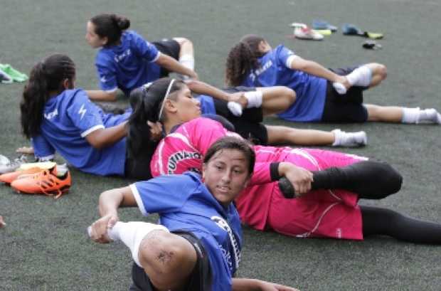 Dayana Jaramillo Fúquenes, lateral derecha manizaleña que será titular hoy en el debut de local del Once Caldas femenino. Las bl