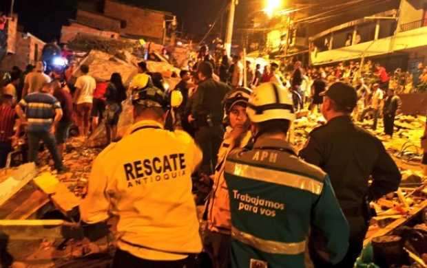 Tres personas fallecidas por colapso de edificio en Medellín 
