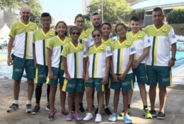 Delegación de Caldas en el Festival Nacional Interclubes en Bucaramanga. El departamento obtuvo 18 medallas. 