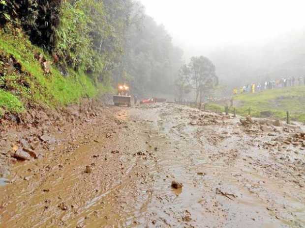 Foto | Henry Giraldo | LA PATRIA Las lluvias, causantes de derrumbes, aún afectan movilidad en la vía Padua (Tolima) – Manizales