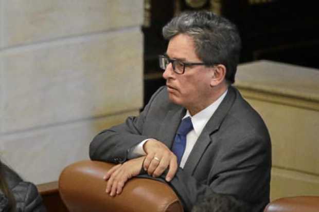Foto | Colprensa | LA PATRIA  Alberto Carrasquilla, ministro de Hacienda, criticó al gerente del Banco de la República, Juan Jos