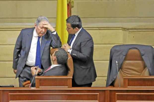 Guillermo Botero y el presidente de la Cámara, el liberal Alejandro Chacón, protagonistas en el debate. 