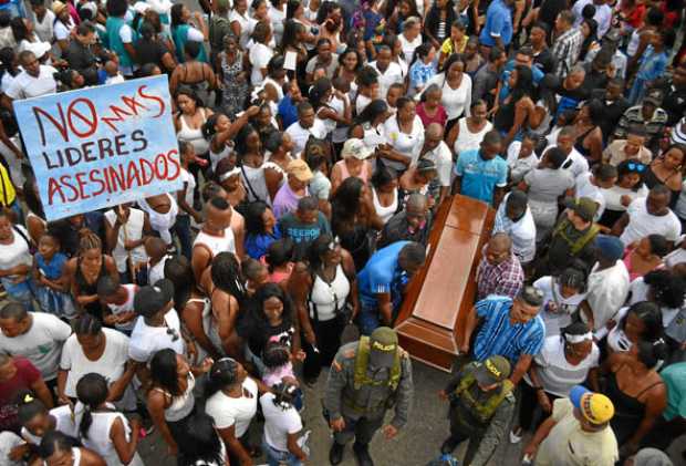Vista del sepelio de la líder social asesinada el pasado viernes en Tierralta (Córdoba), María del Pilar Hurtado, ayer en Puerto