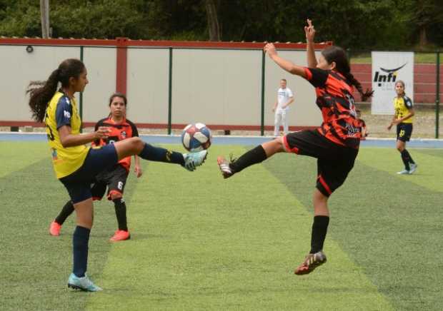 En la cancha sintética Luis Fernando Montoya finalizará hoy el Internacional de Fútbol Femenino - Fundación South Fork United-. En la cancha sintética Luis Fernando Montoya finalizará hoy el Internacional de Fútbol Femenino - Fundación South Fork United-.