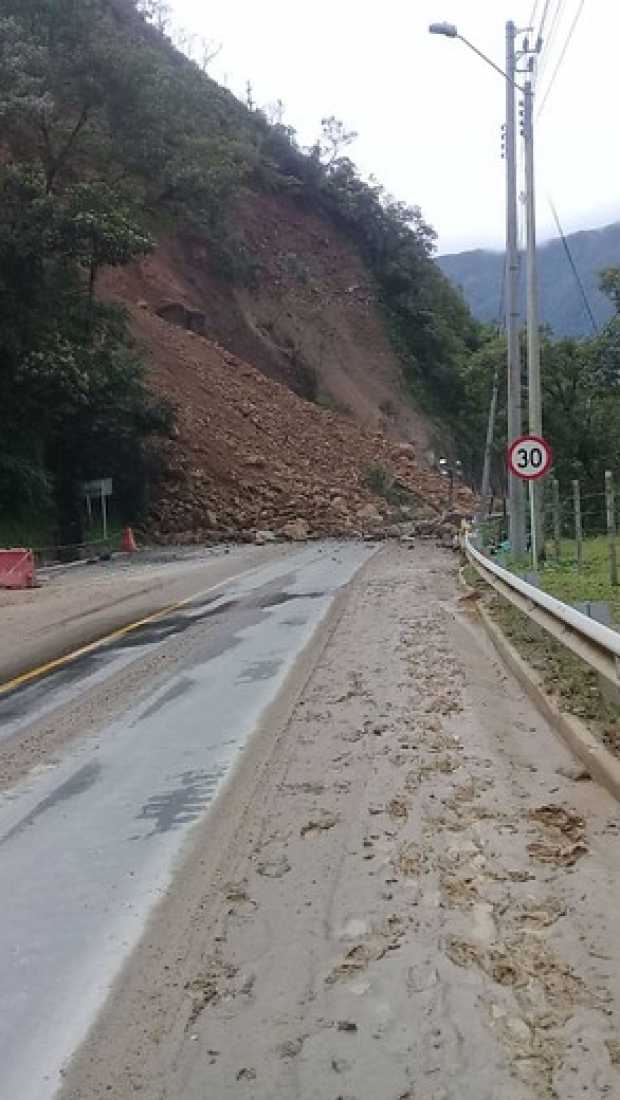 Derrumbe provoca colapso de puente en la vía Bogotá-Villavicencio