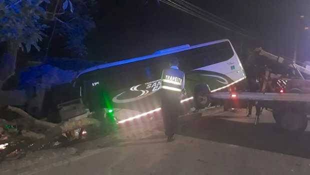 Bus chocó contra vivienda en Malambo y mató a cuatro personas. 