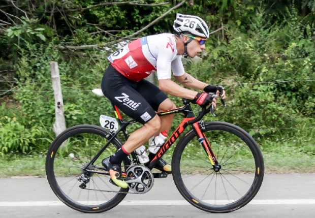 Luis Miguel Martínez (26) durante el recorrido de la cuarta etapa de la Vuelta a Colombia. 