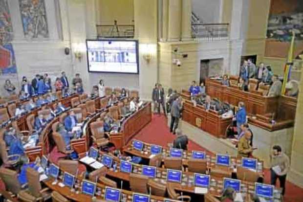 Foto | Colprensa | LA PATRIA Los congresistas votaron 165 artículos que no tienen aval del Gobierno y que pasaron como constanci