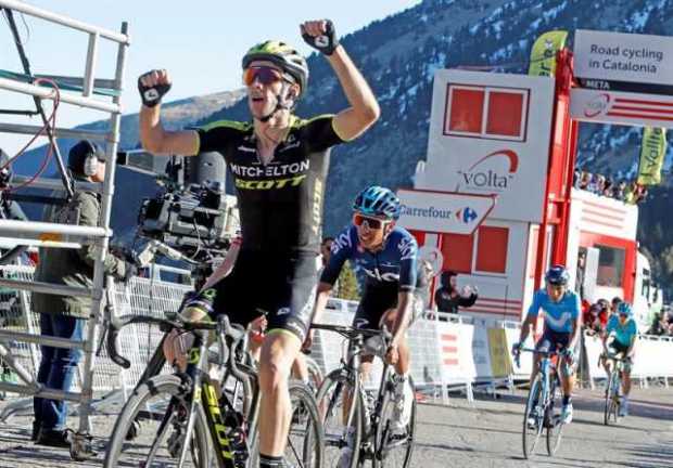 Adam Yates ganó ayer la etapa reina de la Vuelta a Cataluña, detrás llegaron los colombianos Egan Bernal, Nairo Quintana y Migue