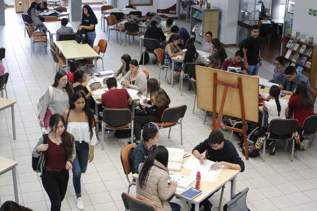 24 horas de biblioteca en la Universidad de Nacional