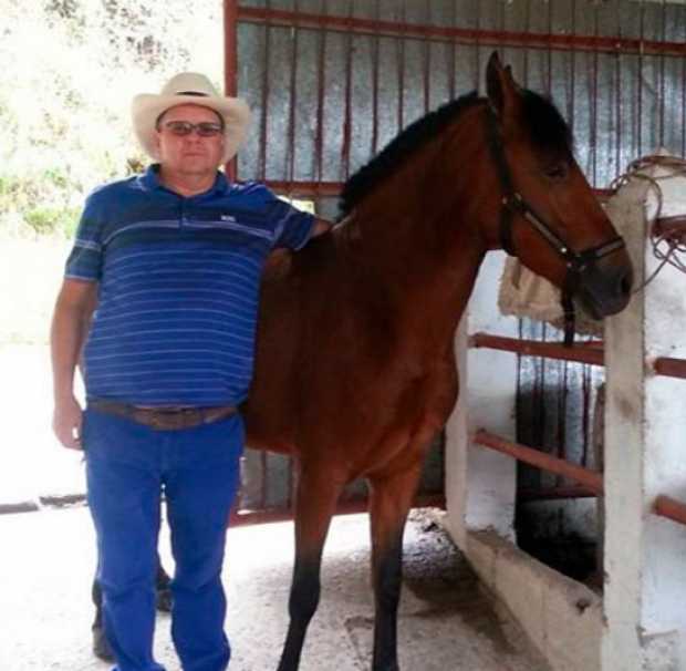Fotos | Cortesía rodrigoavilatv.com | LA PATRIA Édgar Alonso Giraldo Ramírez era aficionado a los caballos. La semana pasada est