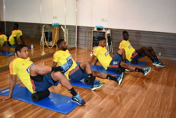 Los jugadores de la Selección Colombia hicieron trabajos en el gimnasio para recuperarse después del viaje a Japón. 