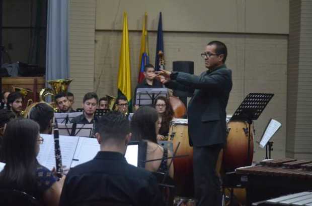 Juan Carlos Valencia durante el concierto que realizó ayer a las 7:00 p.m.