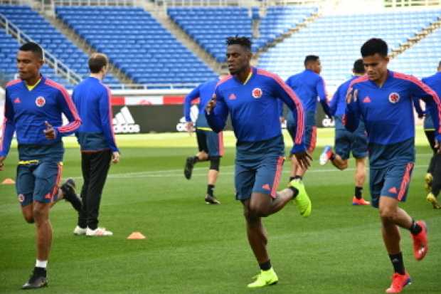 William Tesillo, Duván Zapata y Luis Díaz, durante un entrenamiento en la gira asiática de la Selección Colombia que se cierra m