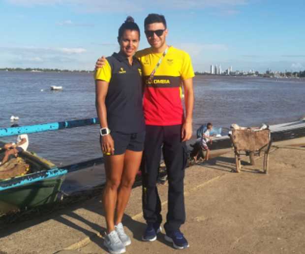 Los caldenses Maira Alejandra Vargas y Eduardo en La Florida, playa del río Paraná, donde competirán en los Suramericanos de Pla