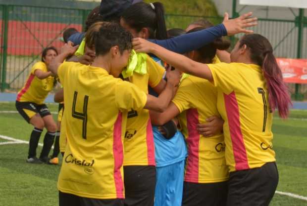 En Manizales y Caldas hay voces de la lado y lado. Mientras las damas futbolistas dicen que falta apoyo, la Liga responde que at