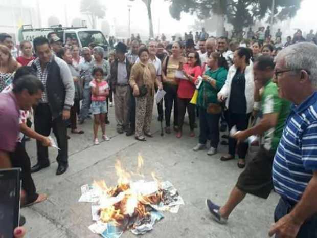 Siguen las quejas en municipios de Caldas por alzas injustificadas en el servicio de agua y acueducto 