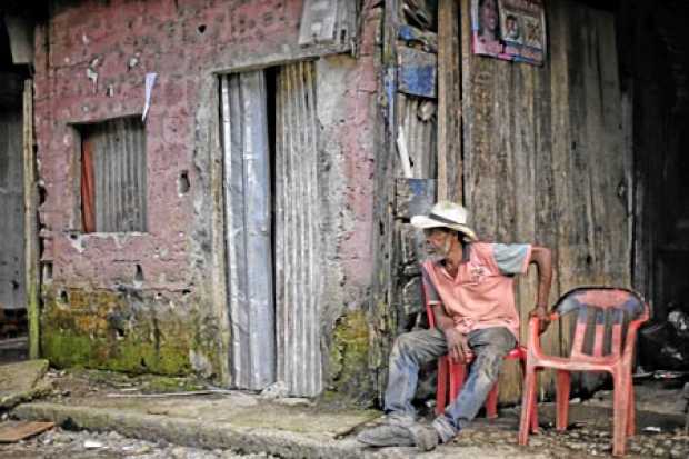 Foto | Colprensa | LA PATRIA En las cabeceras municipales 794 mil personas entraron a una situación de pobreza multidimensional 