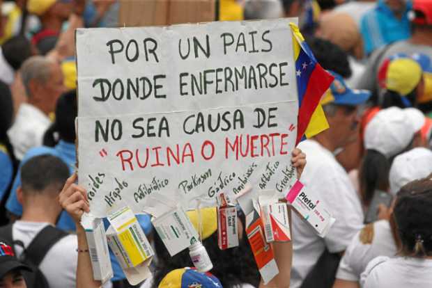 Foto | Efe | LA PATRIA Mientras venezolanos en Ecuador retornaban ayer a su país, el líder de la Asamblea de Venezuela y preside