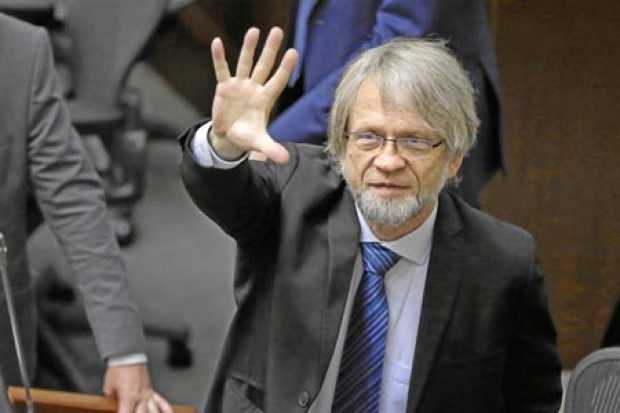 La defensa de Antanas Mockus argumenta que el senador fue juzgado dos veces por la misma causa. 