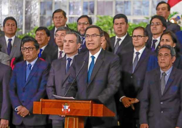 Martín Vizcarra estuvo acompañado por su gabinete y los gobernadores de las regiones del país. 