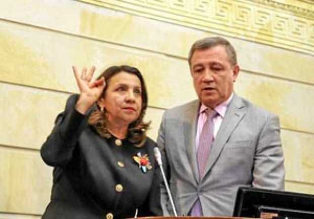 Ernesto Macías posesionó como senadora a Soledad Tamayo en la curul que perdió la conservadora Aída Merlano por comprar votos. 