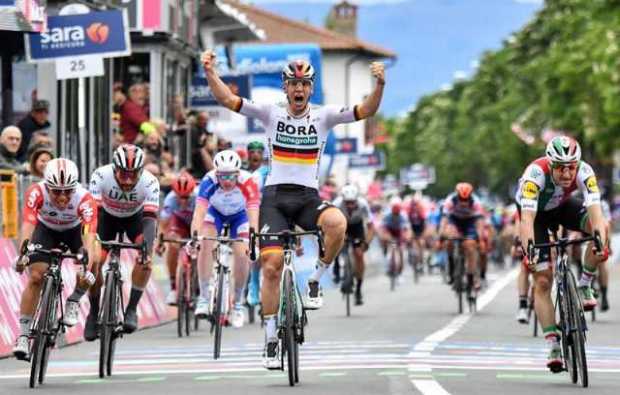 Ackermann gana al esprint en Fucecchio y Roglic sigue de rosa.