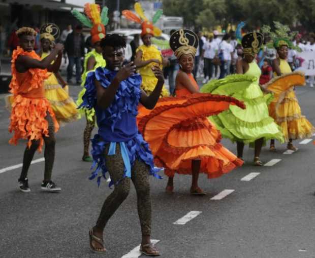 Los bailes y cantos llenaron de alegría la Avenida Santander en el Desfile de la Afrocolombianidad.