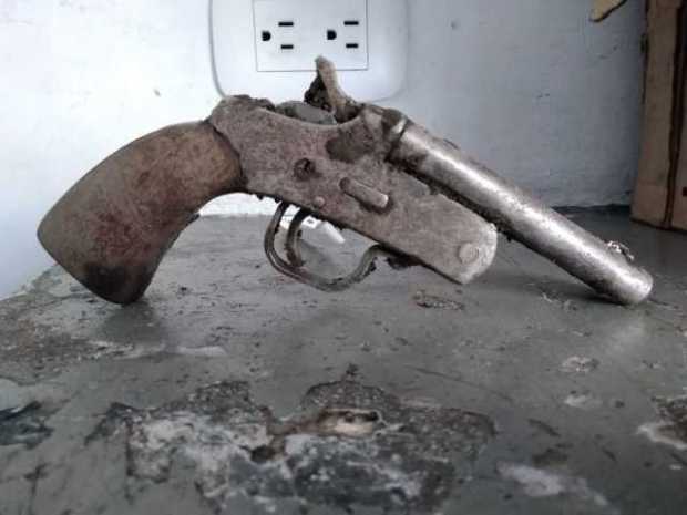 El arma con la que asesinó a Jhon Freddy Sánchez Arango, Popeye.