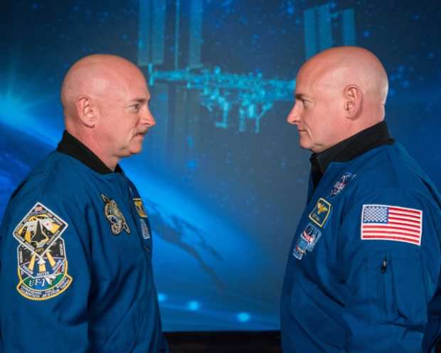 Los gemelos Mark y Scott Kelly.