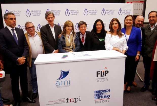 Armando Benedetti, Partido de la U (i); Rodrigo Londoño, Partido FARC (2i); Ángela María Robledo, Colombia Humana (4i); Claudia 