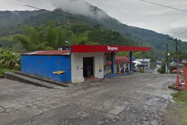 En esta bomba de gasolina hurtaron el dinero del producido. En esta bomba de gasolina hurtaron el dinero del producido.