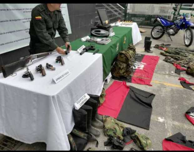 Los elementos que les hallaron a los detenidos. A todos les dieron medida ayer. Unos para la cárcel, otros con domiciliaria. Los elementos que les hallaron a los detenidos. A todos les dieron medida ayer. Unos para la cárcel, otros con domiciliaria.