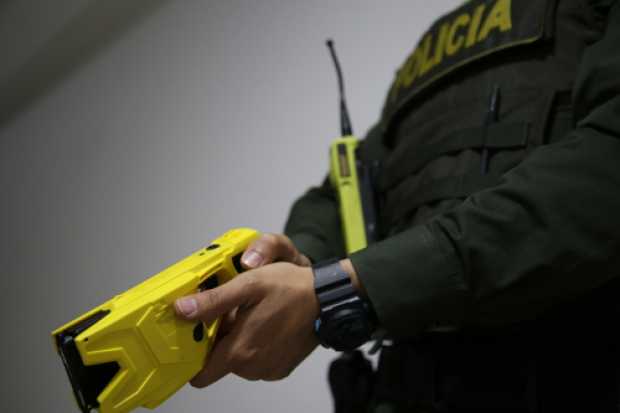 La Policía Metropolitana de Manizales y Villamaría capacitará a sus varios de sus uniformados para el uso de las 27 tásers que l