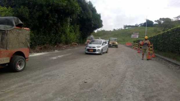 Derrame de material químico tuvo cerrada la vía Manizales-Medellín, por el Kilómetro 41